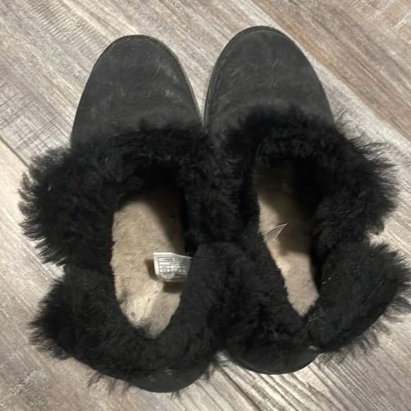 UGG Women's Elisa Suede Short Ankle Boots size 5.5 - Picture 9 of 11